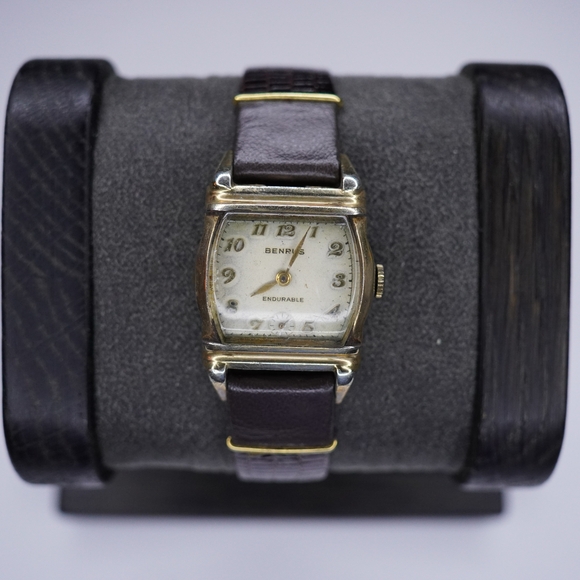 Vintage Benrus Endurable Tonneau Case Manual Wind – Ref 425911